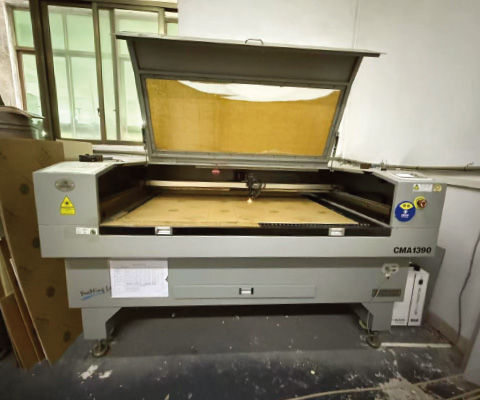 レーザー切断機