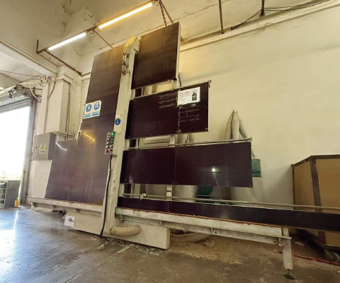 立型パネルソー(垂直パネル鋸)